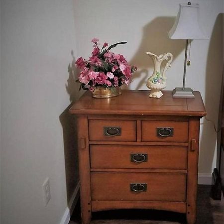Cheap East Knoxville Basement Studio Exterior photo