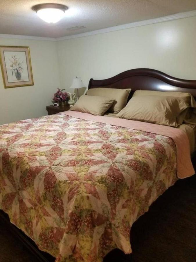 Cheap East Knoxville Basement Studio Exterior photo